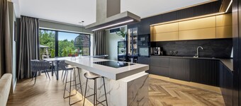Luxury Pool & Sauna Villa Roiu