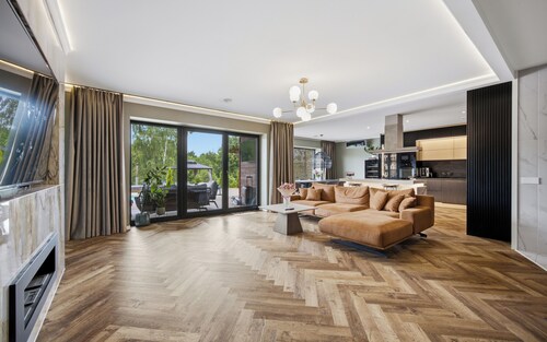 Luxury Pool & Sauna Villa Roiu