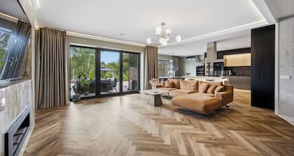 Luxury Pool & Sauna Villa Roiu