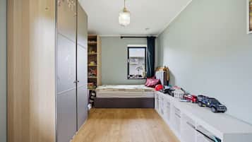 3 bedrooms, internet, bed sheets