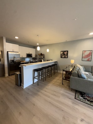 Living area - Refined Coastal Condo with Pool near Beach (Rehoboth Beach)