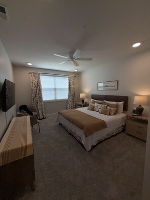 3 bedrooms, WiFi (free) - Refined Coastal Condo with Pool near Beach (Rehoboth Beach)