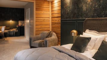 Studio Suite | In-room safe, desk, blackout drapes, WiFi (free)