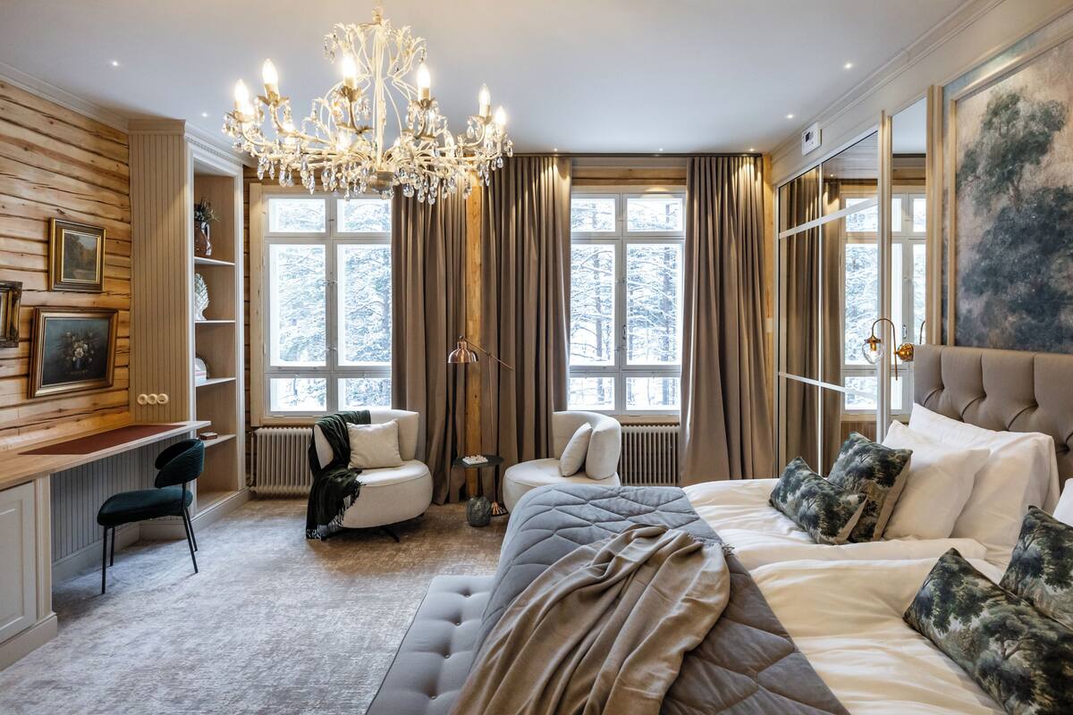 Luxury Suite | In-room safe, desk, blackout curtains, free WiFi