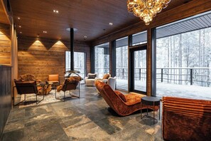 Couples treatment room(s), sauna, hot tub, body treatments