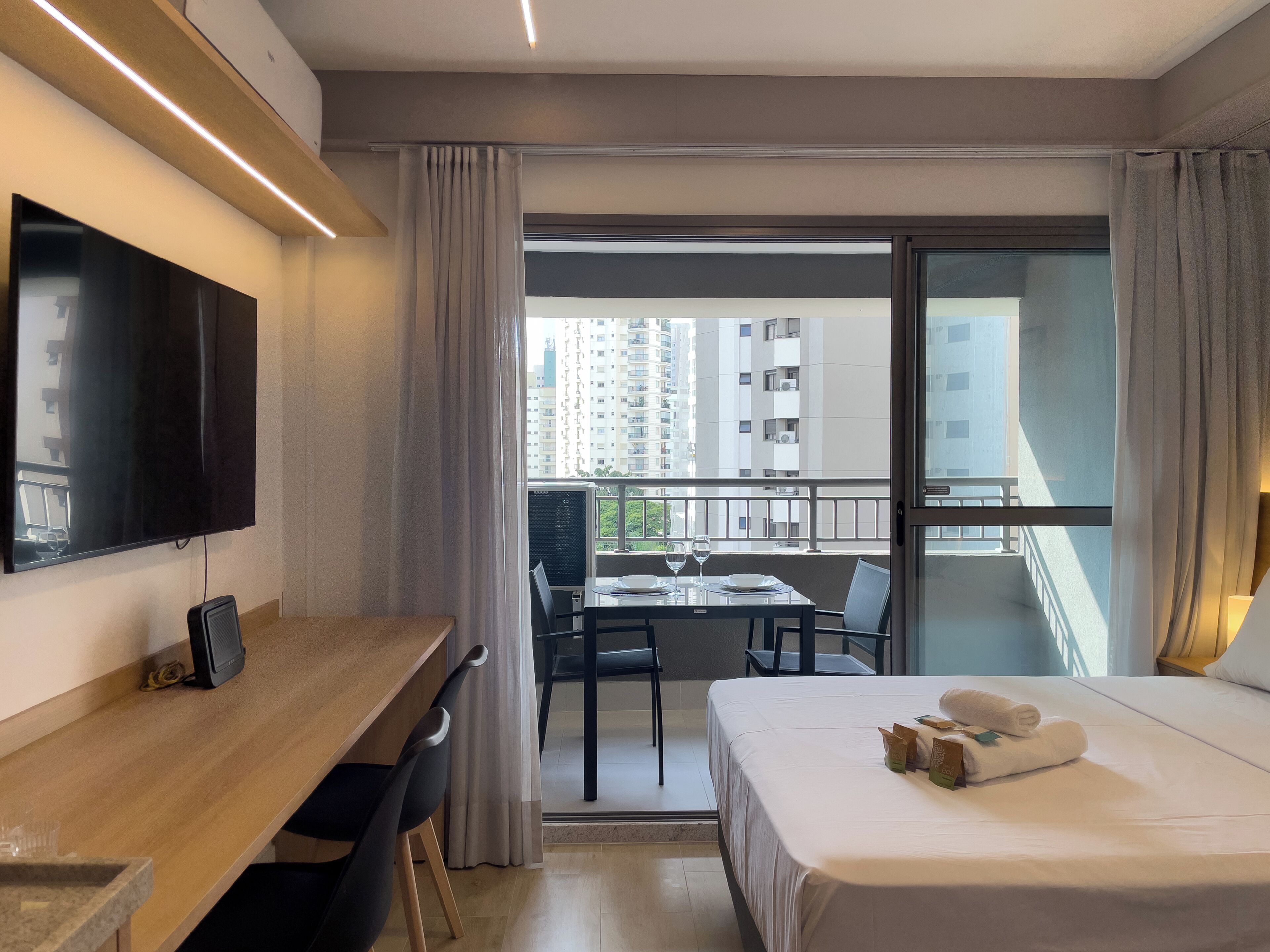 Estudio | Cortinas blackout, tabla de planchar con plancha y wifi gratis 