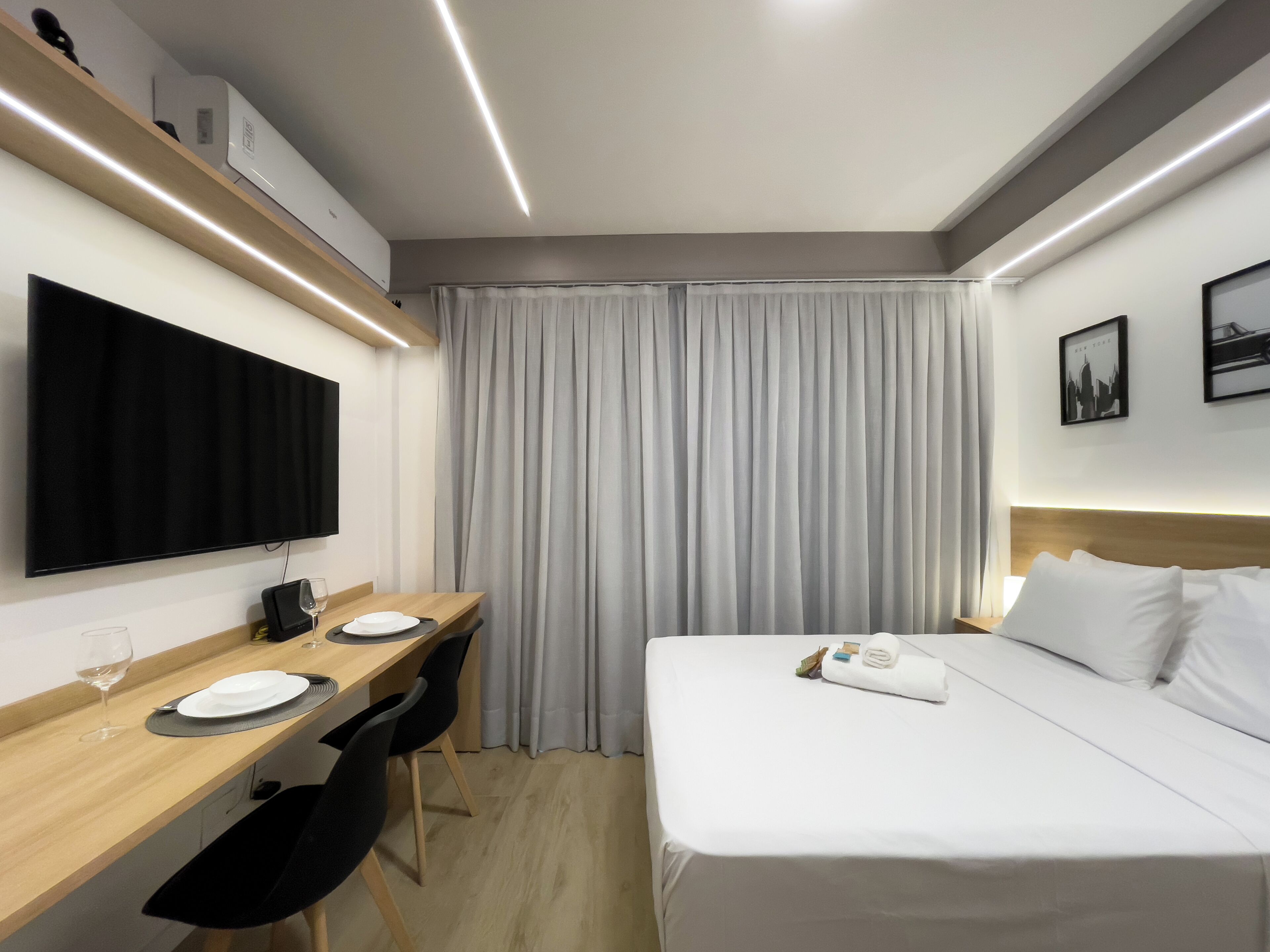 Studio | Blackout drapes, iron/ironing board, WiFi (free)