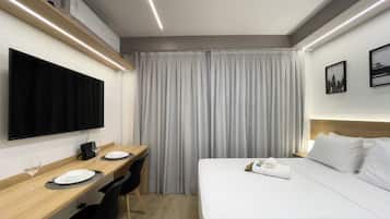 Studio | Blackout drapes, iron/ironing board, WiFi (free)
