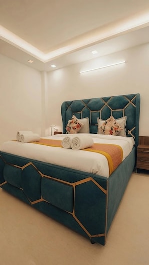 Iron/ironing board, free WiFi - Fortune Home Service Apartment E120 3BHK (Delhi)