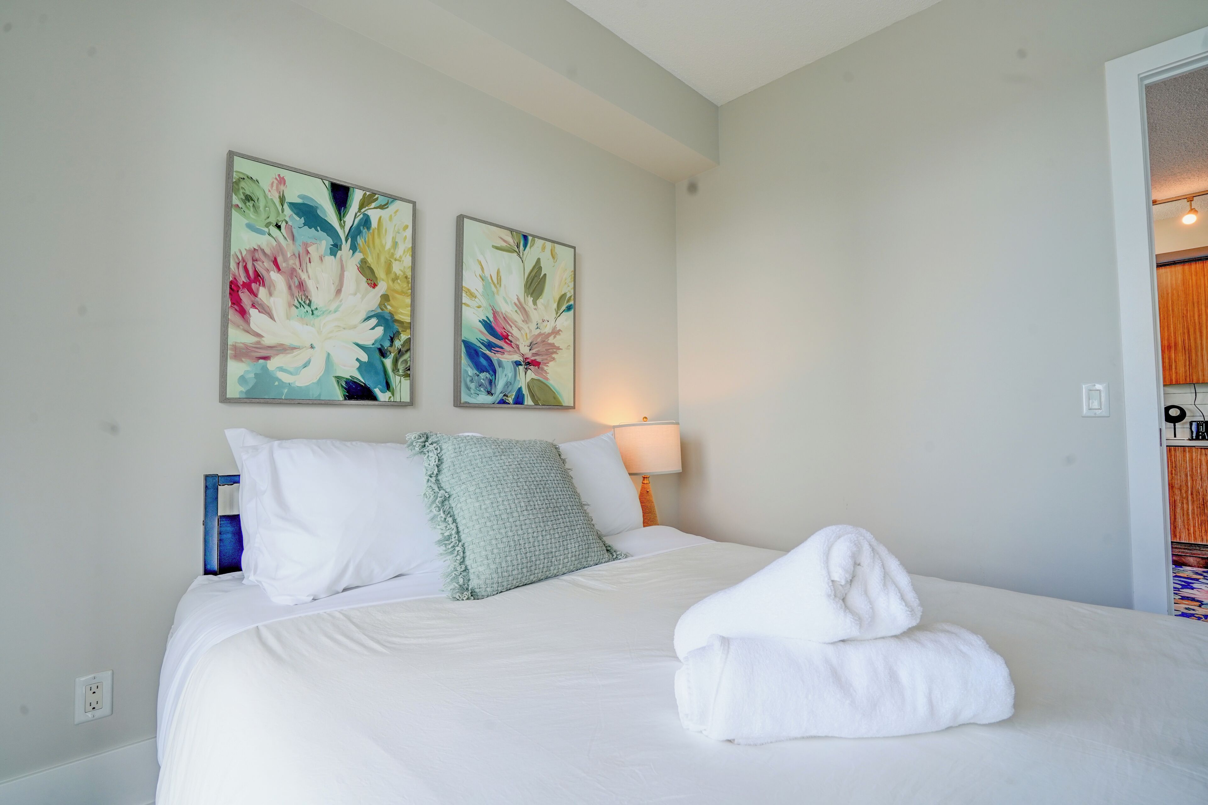 Luxury-Apartment, 3 Schlafzimmer, Stadtblick | Hochwertige Bettwaren, Schreibtisch, laptopgeeigneter Arbeitsplatz