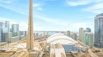 Luxury Condo, 2 Bedrooms, Lake View, Tower | View from property