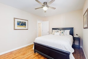 3 chambres, fer et planche à repasser, Wi-Fi gratuit, draps fournis