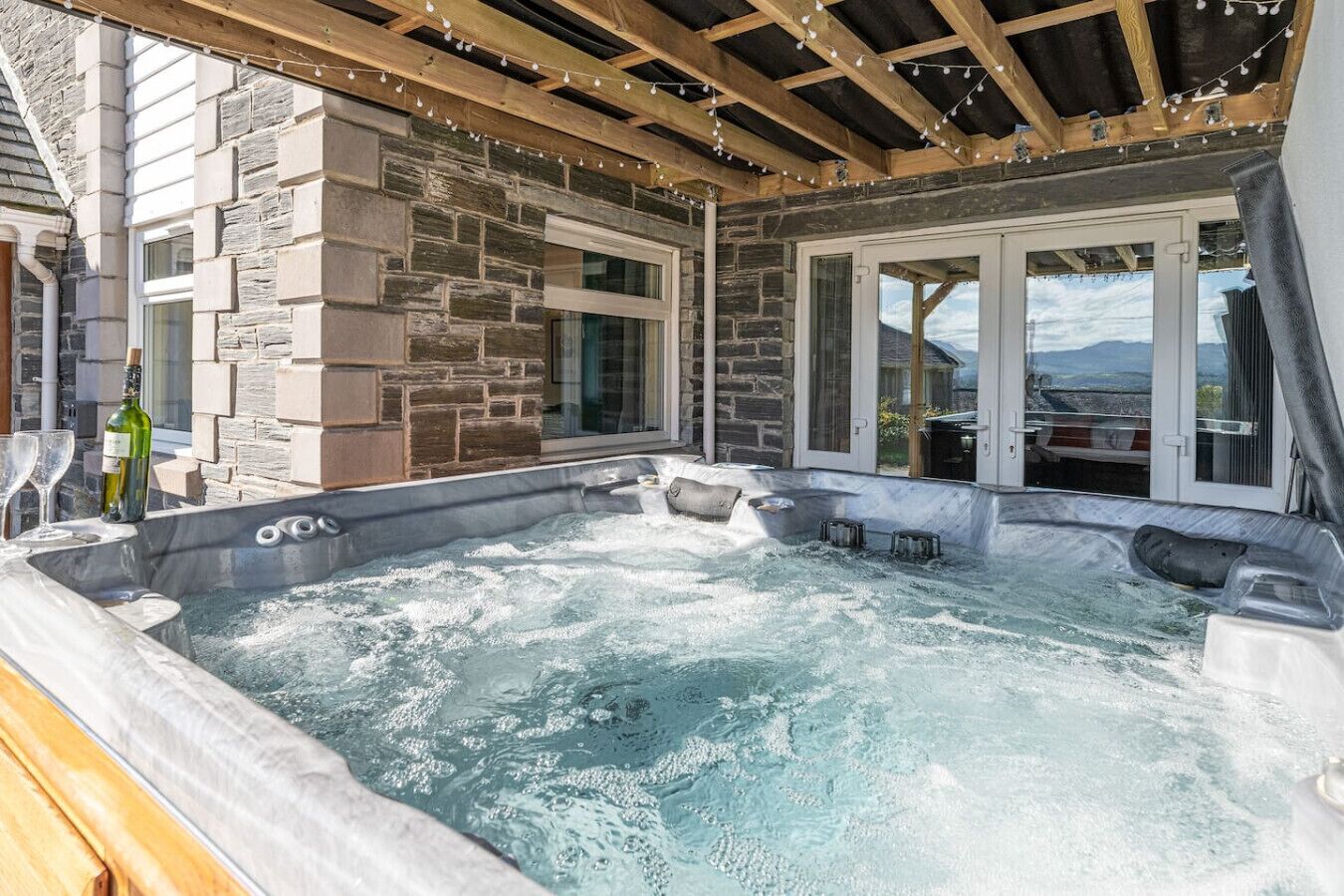 Outdoor spa tub