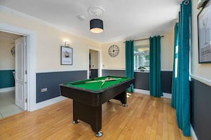 Games room - Hot Tub, 3 Bedroom Retreat, Near Snowdon, WIFI, Parking, Sleeps 6 (Penmorfa)