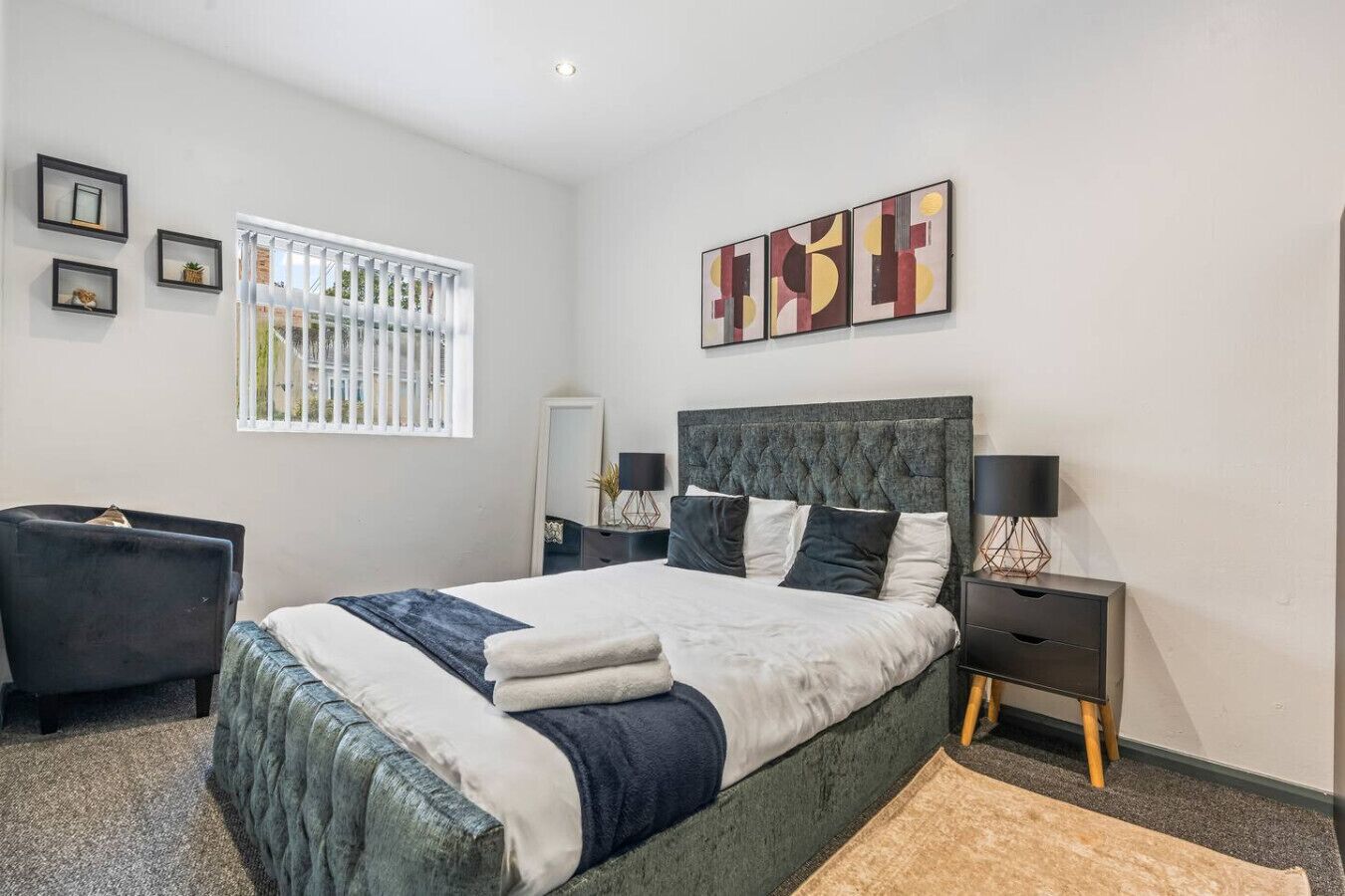 Desk, iron/ironing board, WiFi, bed sheets