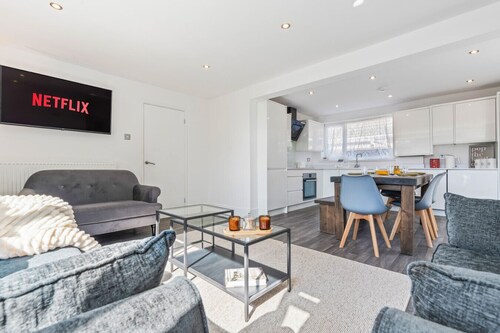 3 Bedroom Bungalow, Van & Car Parking, WIFI, Sleeps 6