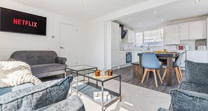 3 Bedroom Bungalow, Van & Car Parking, WIFI, Sleeps 6