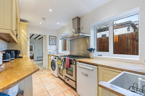 Traditional 2 Bed Cottage, Otford, Games Room, Sleeps 4, Parking