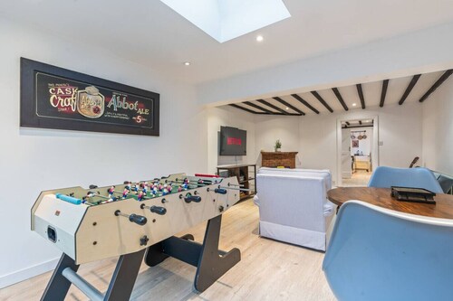 Traditional 2 Bed Cottage, Otford, Games Room, Sleeps 4, Parking