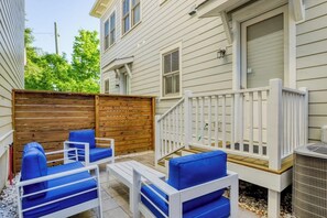 A patio with outdoor furniture, a wooden fence, and a white railing. - Newly Built Two-Story Townhouse w/Free WiFi, Washer/Dryer, and Central A/C (Savannah)