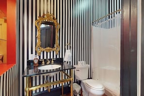 Shower - Designer home in Historic District with upscale kitchen (Savannah)