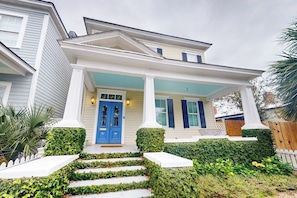 Exterior - Designer home in Historic District with upscale kitchen (Savannah)