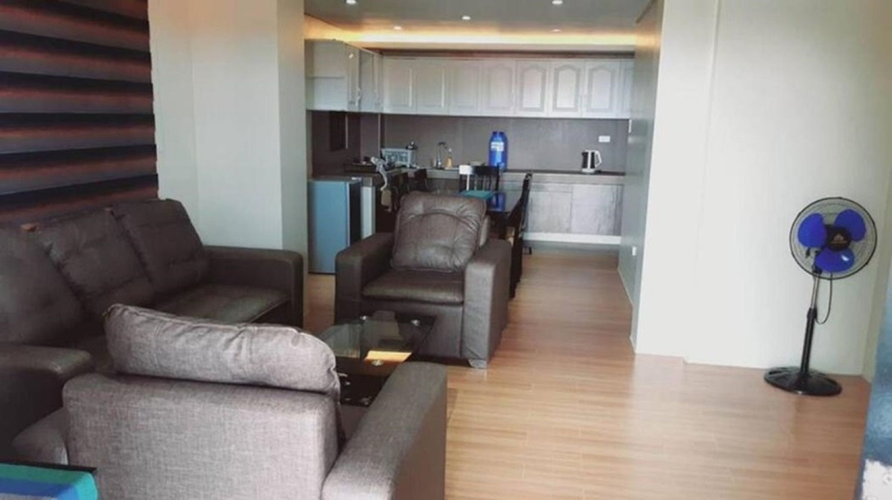 Apartment, 2 Bedrooms, Smoking, Balcony | Living room