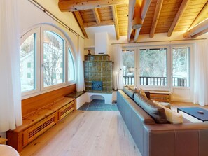 A cozy interior with a wooden bench, a sofa, and a fireplace. - Apartment Alvetern by Interhome (Sils Maria)