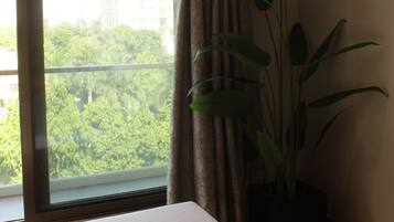 Iron/ironing board, WiFi, bed sheets