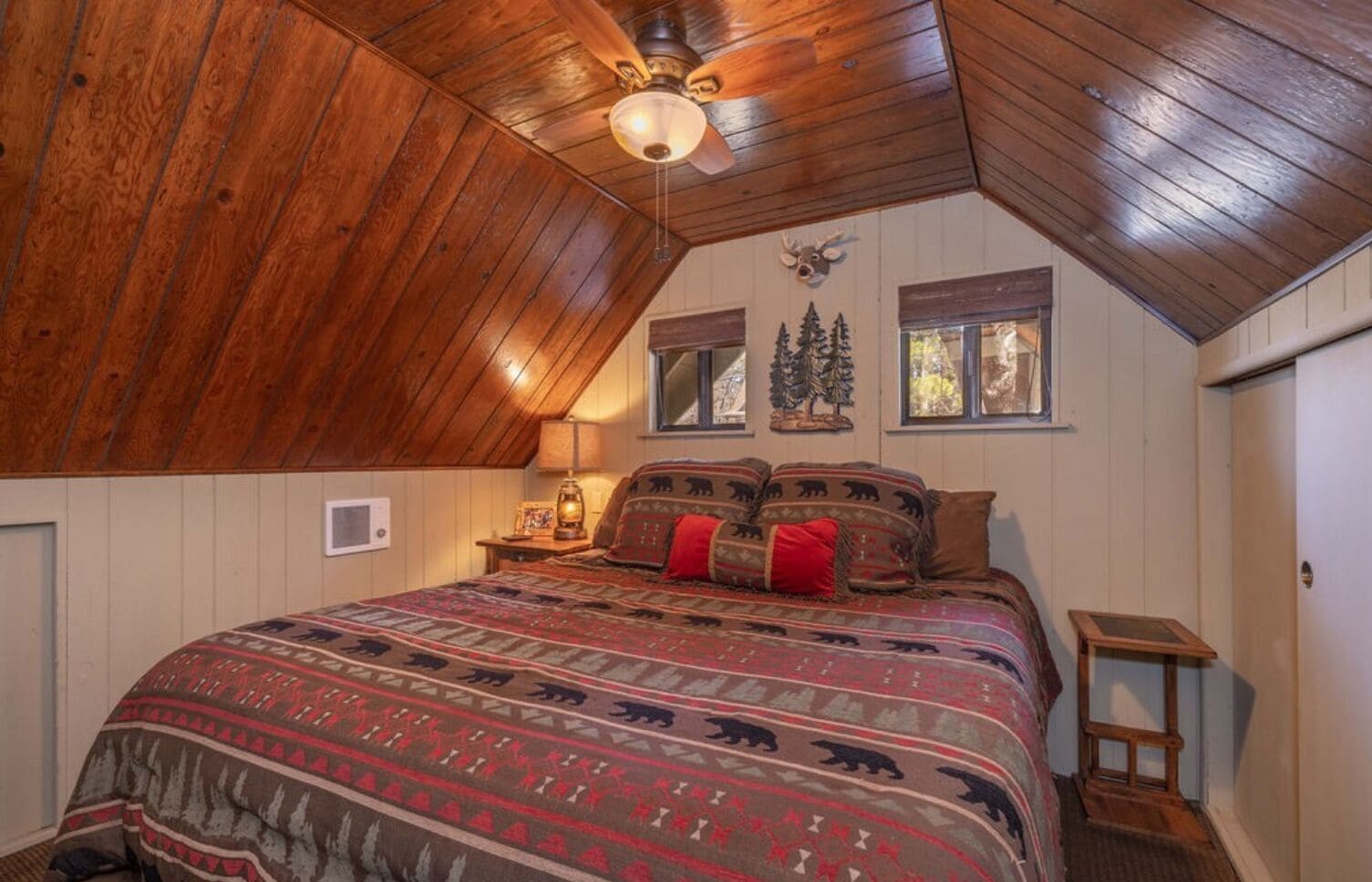 4 bedrooms, desk, travel cot, free WiFi
