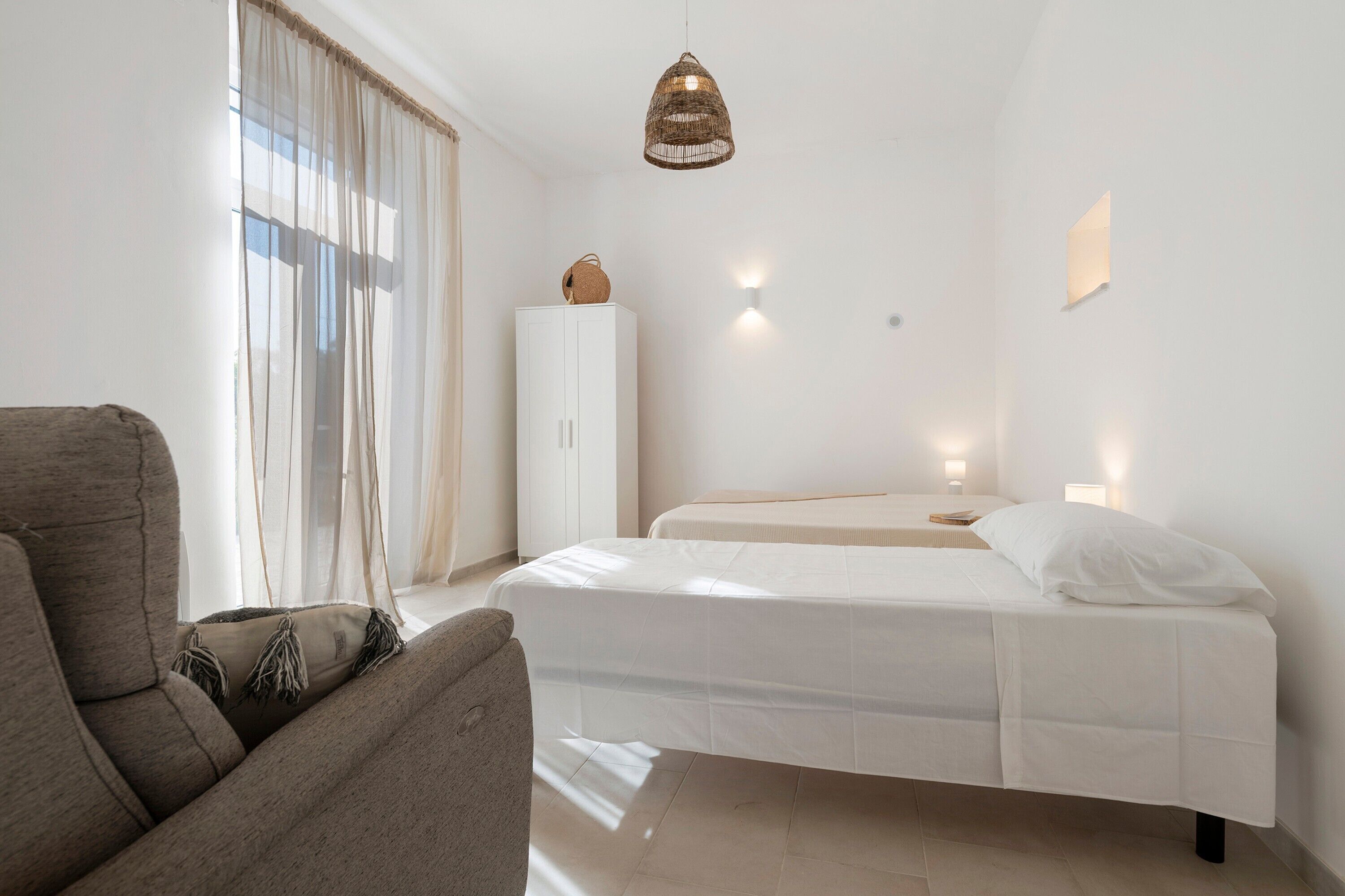 4 bedrooms, WiFi, bed sheets