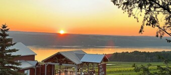 VRFLX Seneca View Estate | Group Wine Trail Stay