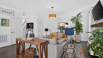 House, 3 Bedrooms | Living area | Smart TV, streaming services