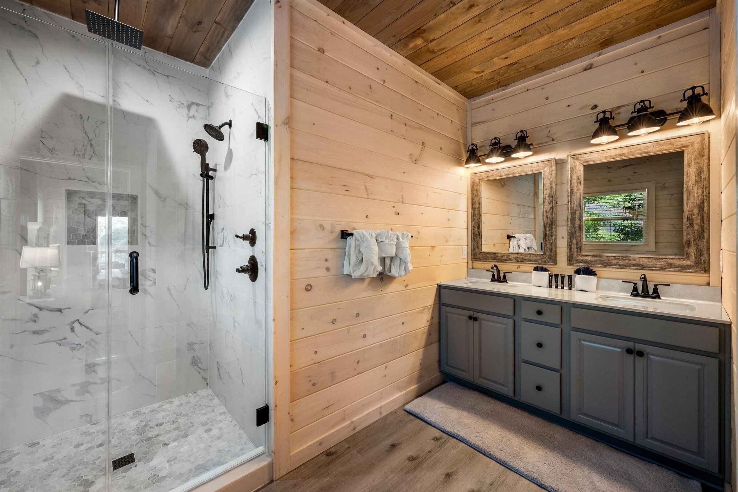 Cabin, 3 Bedrooms | Bathroom | Towels
