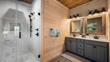 Cabin, 3 Bedrooms | Bathroom | Towels