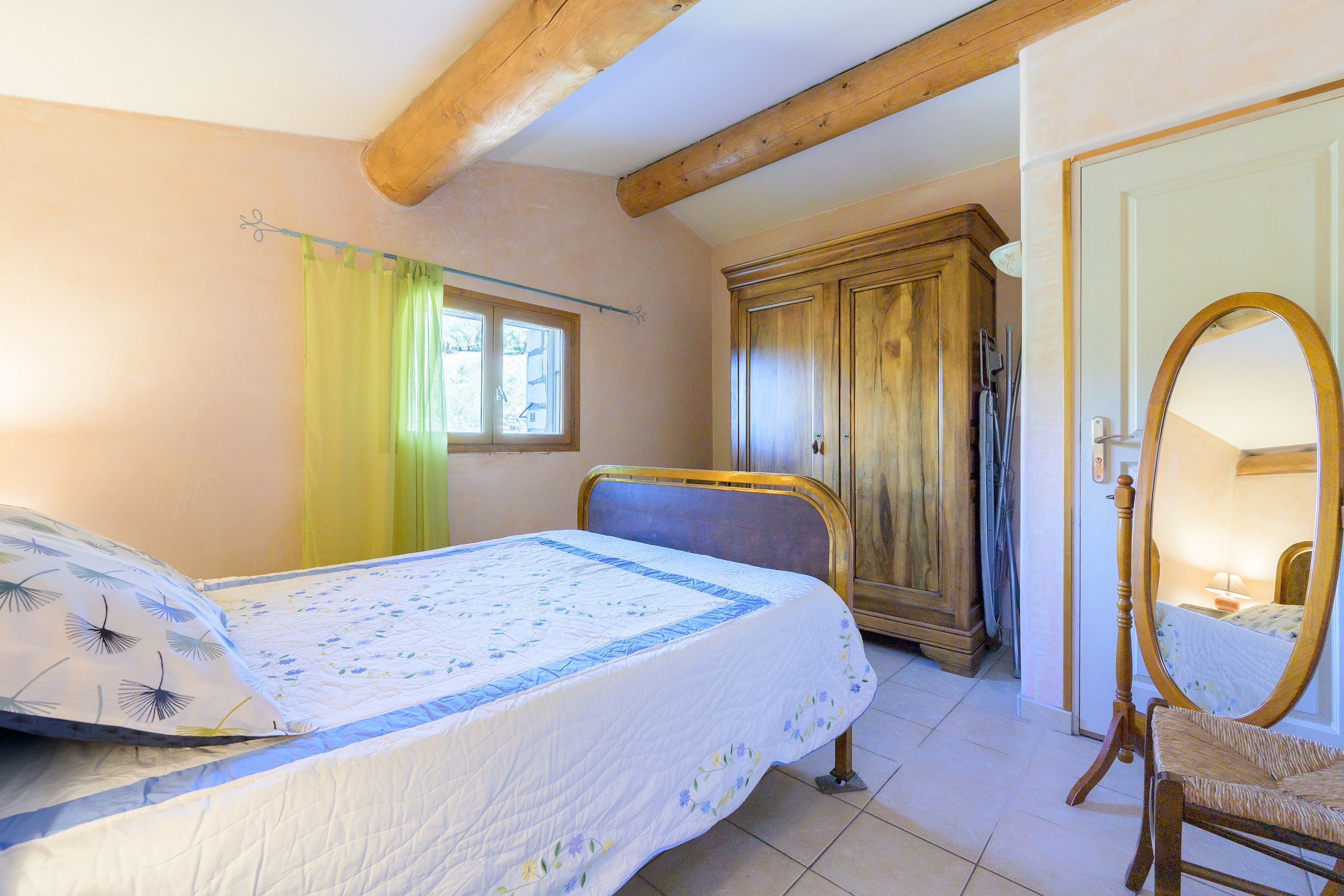 1 chambre, fer et planche à repasser, Wi-Fi, draps fournis