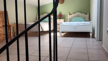 Iron/ironing board, WiFi, bed sheets