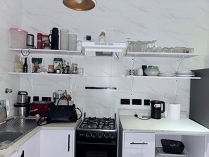 Private kitchen - Beachside Studio with a Curated Library (P32W+99C Prampram)