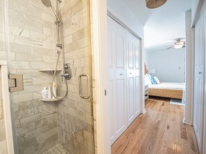 Haartrockner, Seife, Toilettenpapier