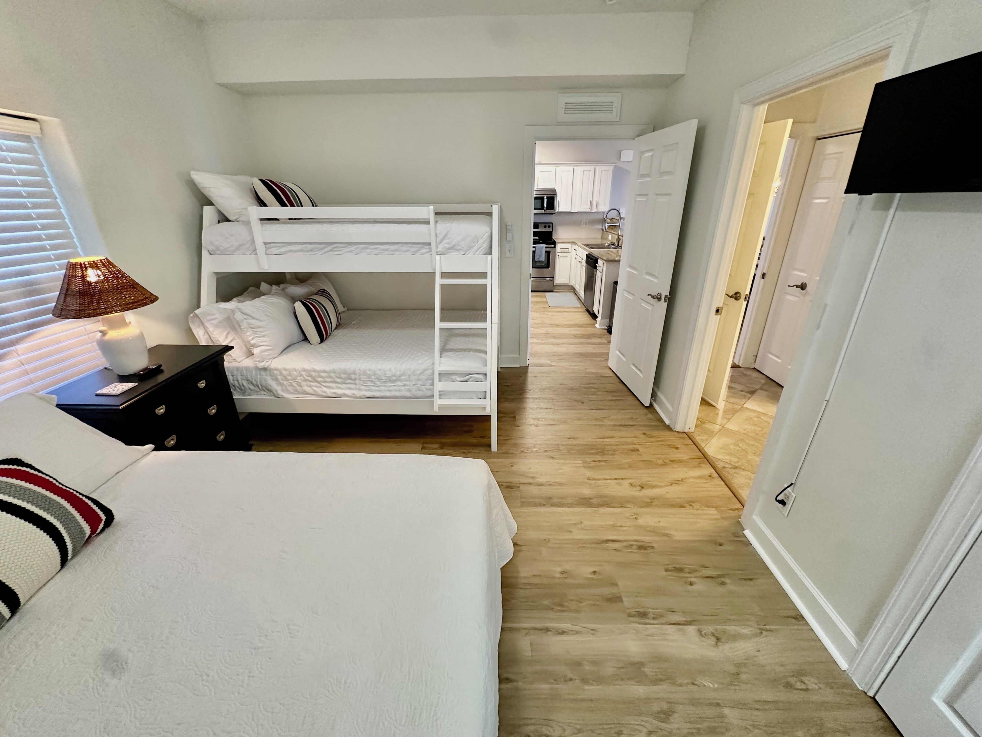 2 chambres, fer et planche à repasser, Wi-Fi gratuit, draps fournis