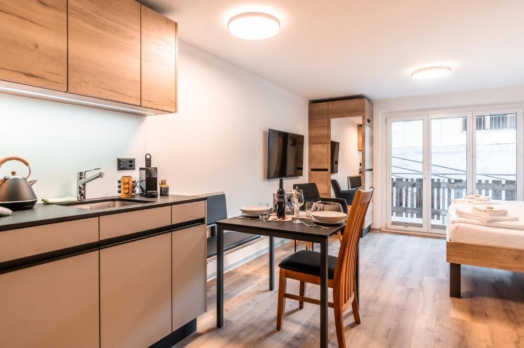 Apartamento, balcón, vistas a la montaña | Restauración