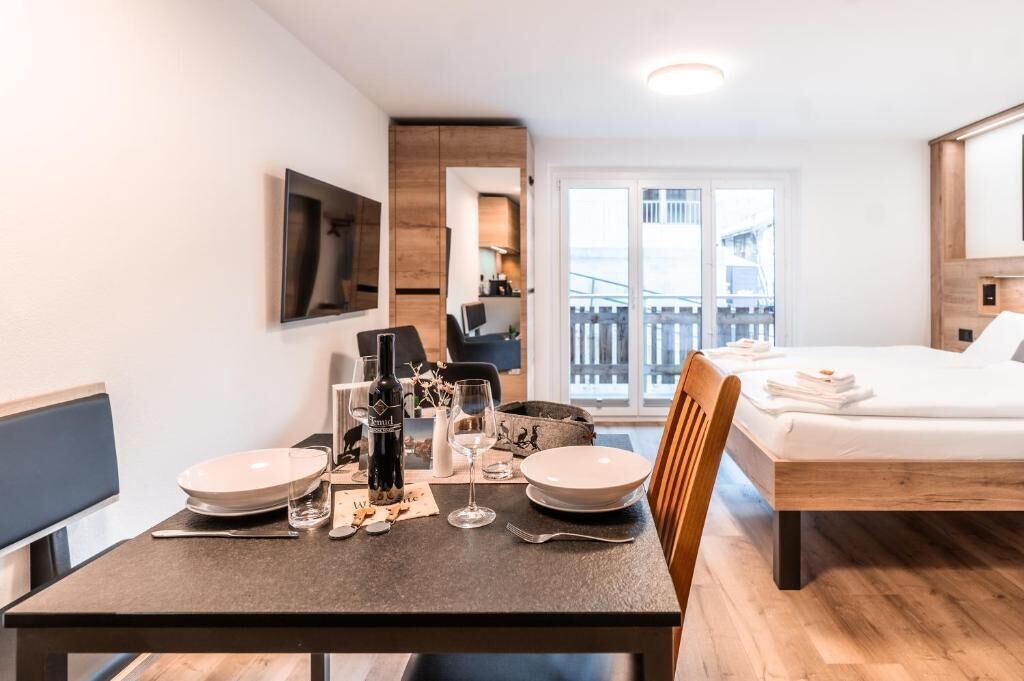 Appartement, balcon, vue montagne | Restauration