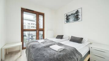 Apartment, Balcony, City View | Iron/ironing board, free WiFi