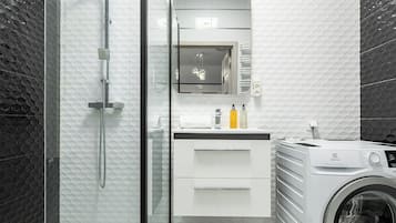Departamento, balcón, vista a la ciudad | Baño