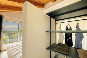 3 habitaciones, tabla de planchar con plancha, wifi y ropa de cama 