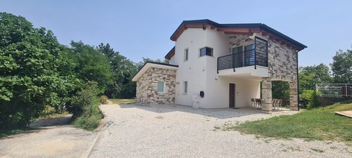 VILLA SERRA - Sibillini Retreat with sauna and hot tub