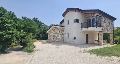 VILLA SERRA - Sibillini Retreat with sauna and hot tub