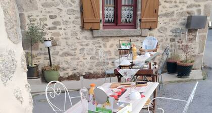 Bed and Breakfast 'Chambre Henri À "La Parenthèse"' with Shared Garden and Wi-Fi
