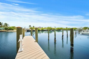 A wooden dock extending into calm water with a clear sky above. - Luxury 5BD/6BTH+ Bonus cabana room|Pool|Dockage X2 (Marathon)