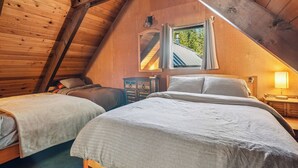4 bedrooms, desk, iron/ironing board, travel cot